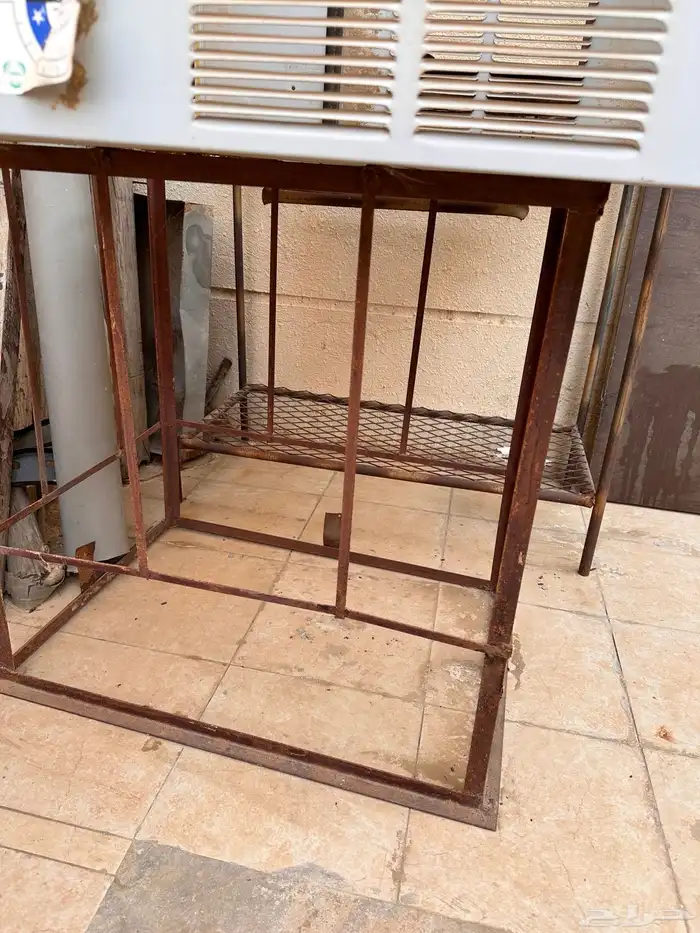 مغسله مع باب خشب مع اربعه شبوك مكيفات مع تسريحه حديد 9