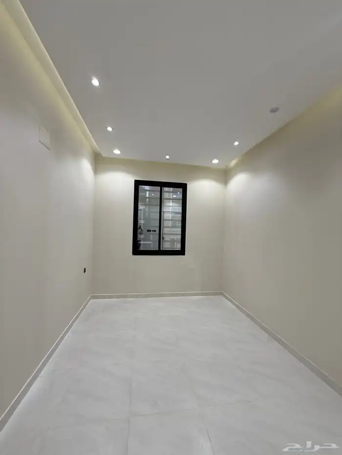 للبيع شقه علويه بدرج داخلي للسطح مقابل لافيندا بارك 17