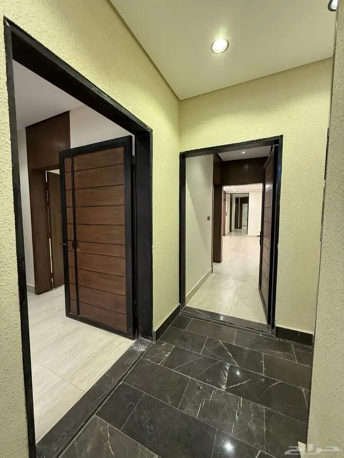 للبيع شقق ارضيه ببايكة سيارة وشقق علويه في ابها حي المنسك 19