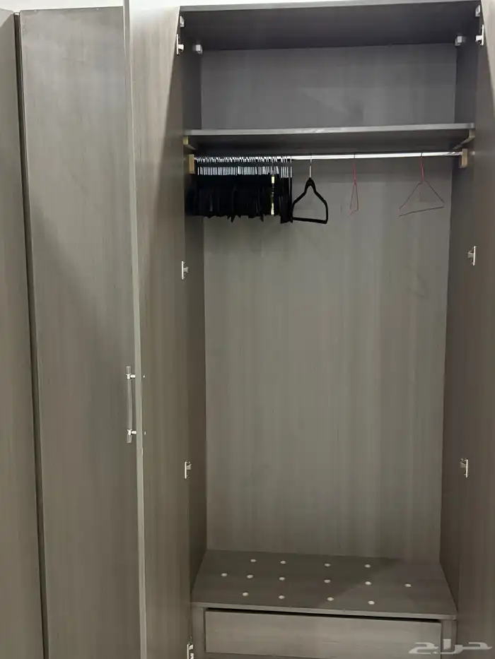 للبيع اثاث نظيف جدا  بحالة الجديد استعمال 6 شهور 12