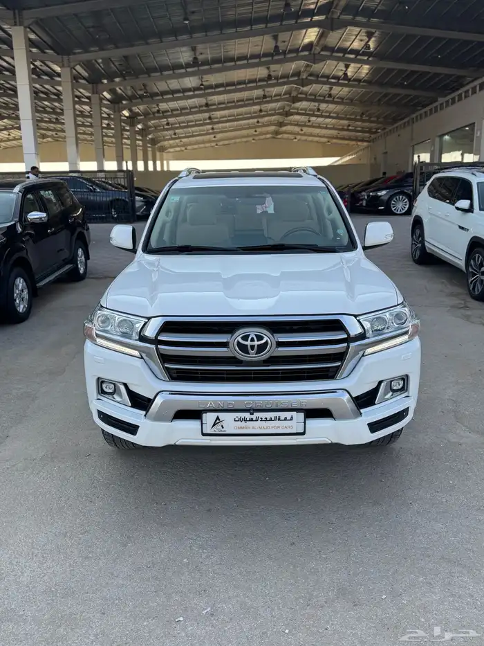 للبيع تويوتا لاندكروزر 2020 - 6 سلندر - بحالة الوكاله 0