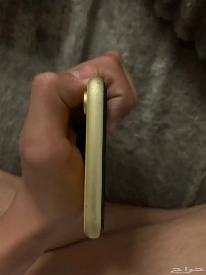 iPhone XR للبيع المساحه 128 البطاريه  75وكاله 3