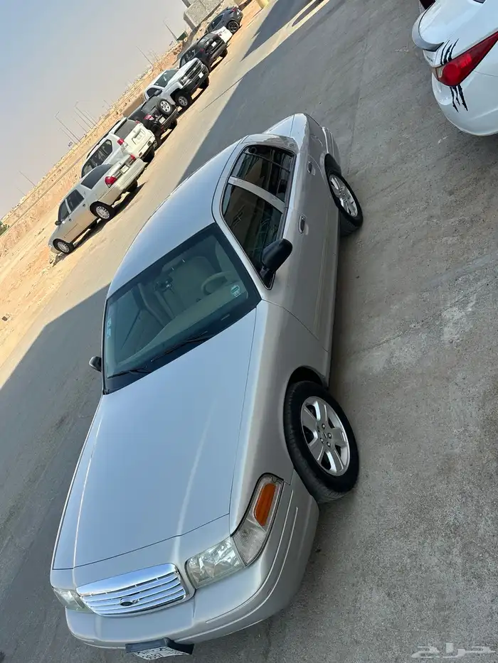 فورد كروان فكتوريا موديل 2011 28