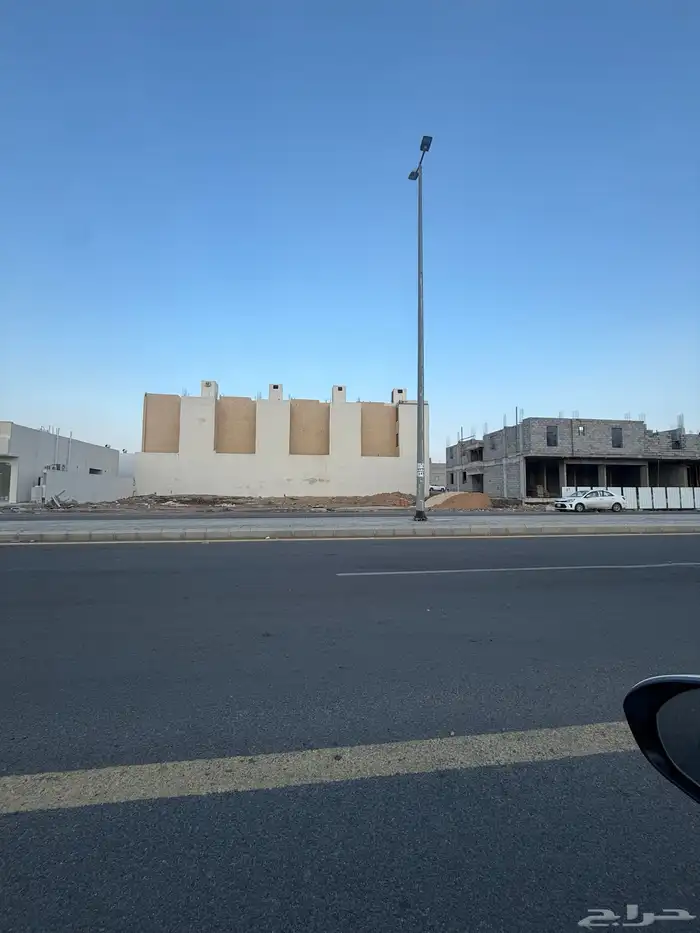 للبيع ارض تجارية في مخطط النبلاء م500 شارع 30م 2