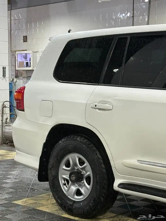 لاندكروز 2011 3