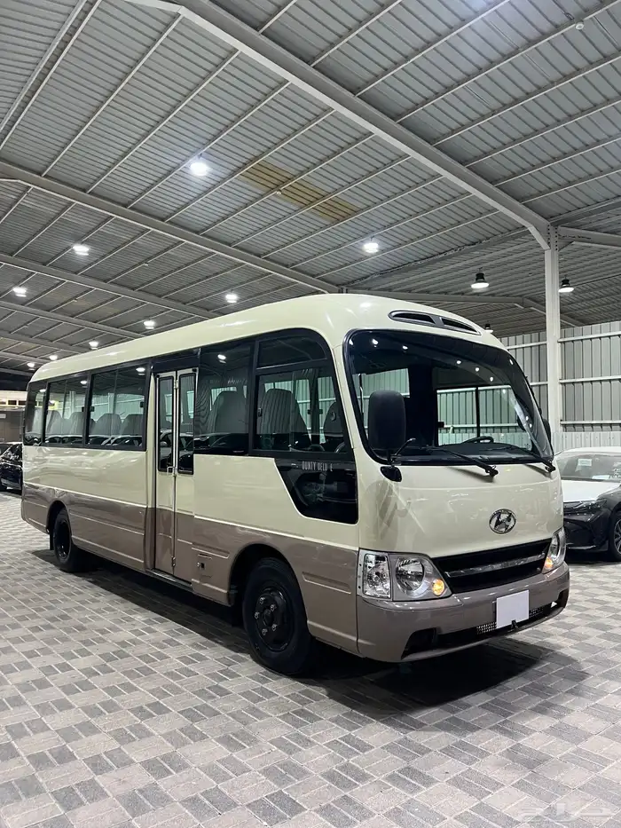 للبيع باص هونداي كونتي موديل 2011 ديزل 30 راكب ( ممشي قليل) 0