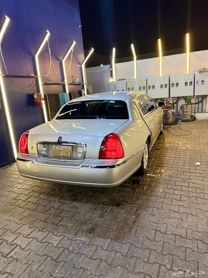 لينكون تاون كار 2011 ماشي 65 الف مخزن 2