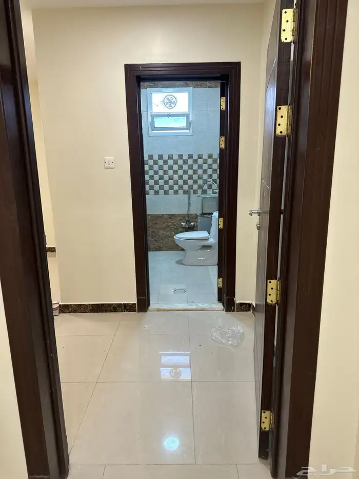 شقه للايجار حي لبن 5 غرف شهري 8