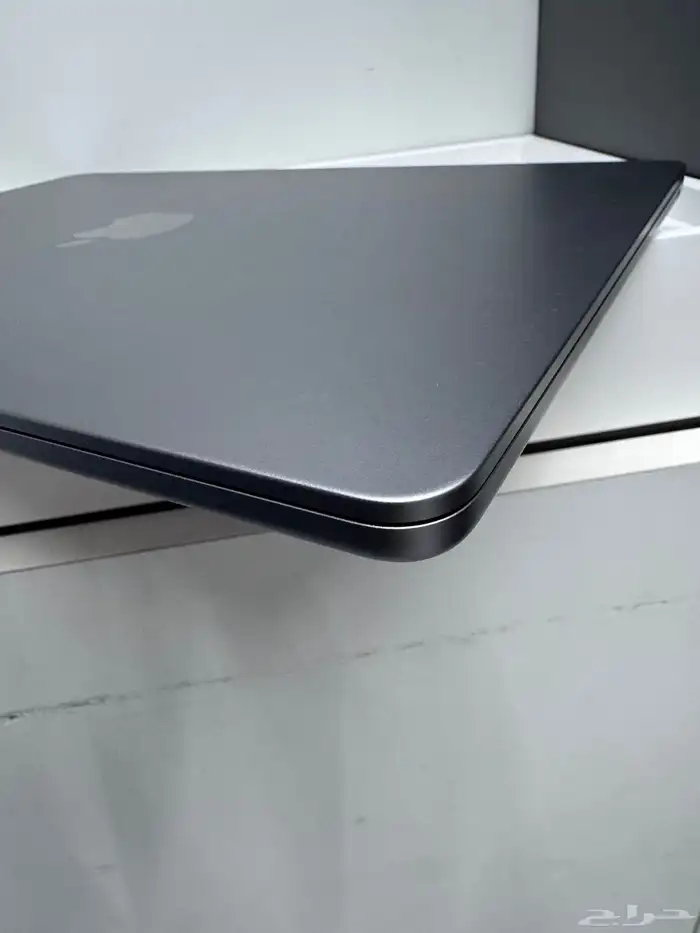 ماك بوك اير M2 سعة 256SSD رام 8 مستخدم نظيف ب1950 5