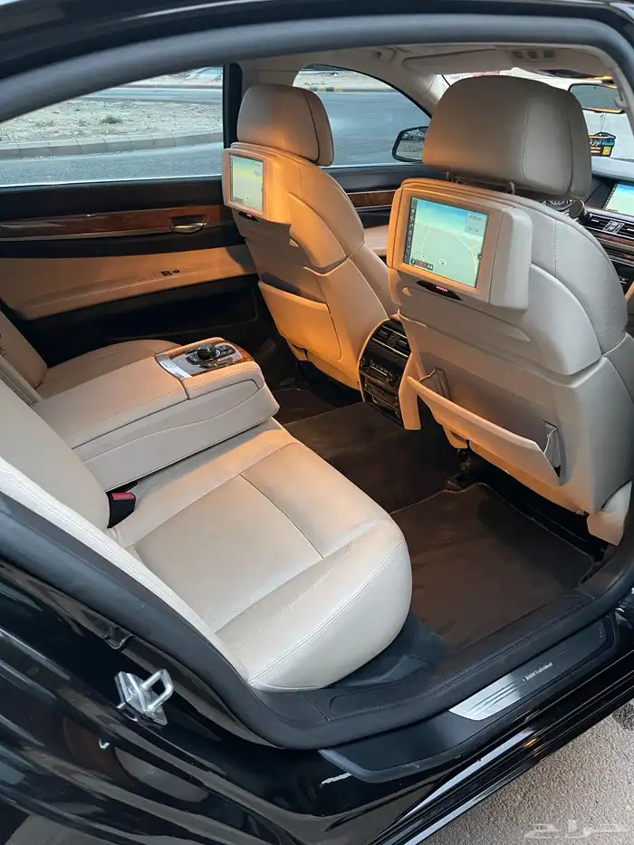 بي ام دبليو 740 فئة الاندفيجول 2012 8