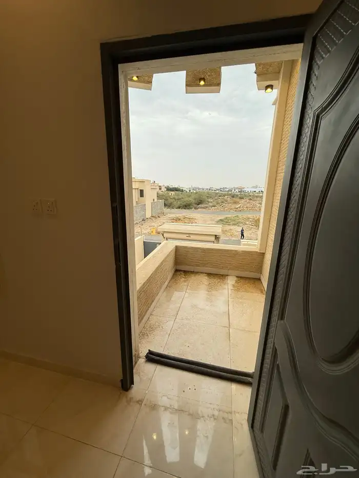 للبيع فيلا دورين وملحق بمشب علوي ومسبح شمال خميس مشيط 840 21