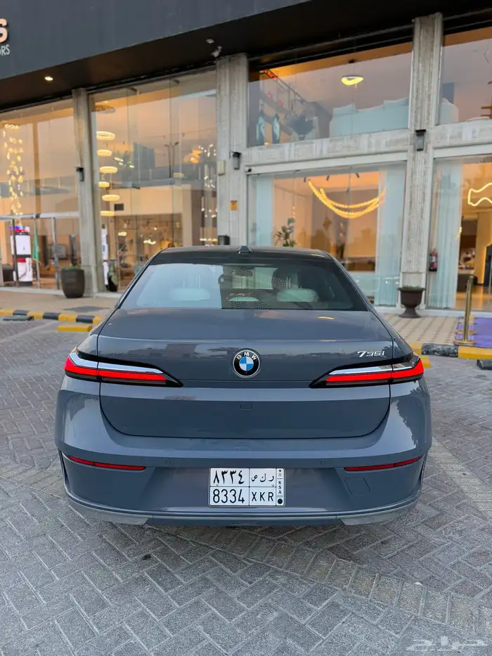 BMW 735i 2023 2