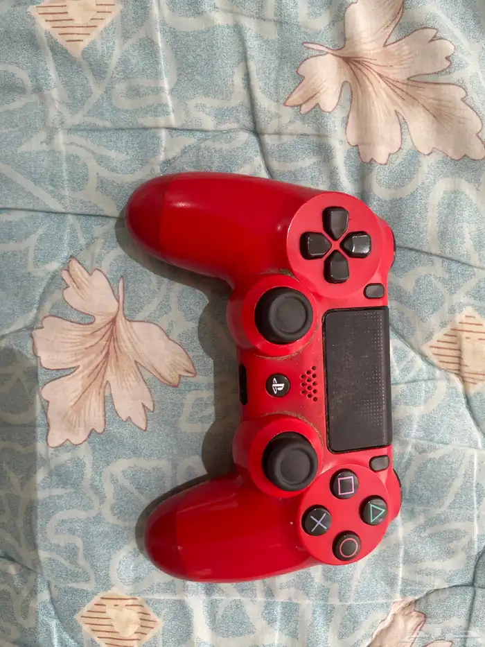 للبيع يد سوني 4 اصلية لون احمر 0