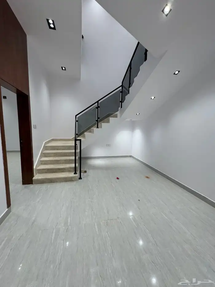 للبيع فيلا درج داخلي شقتين 360 5