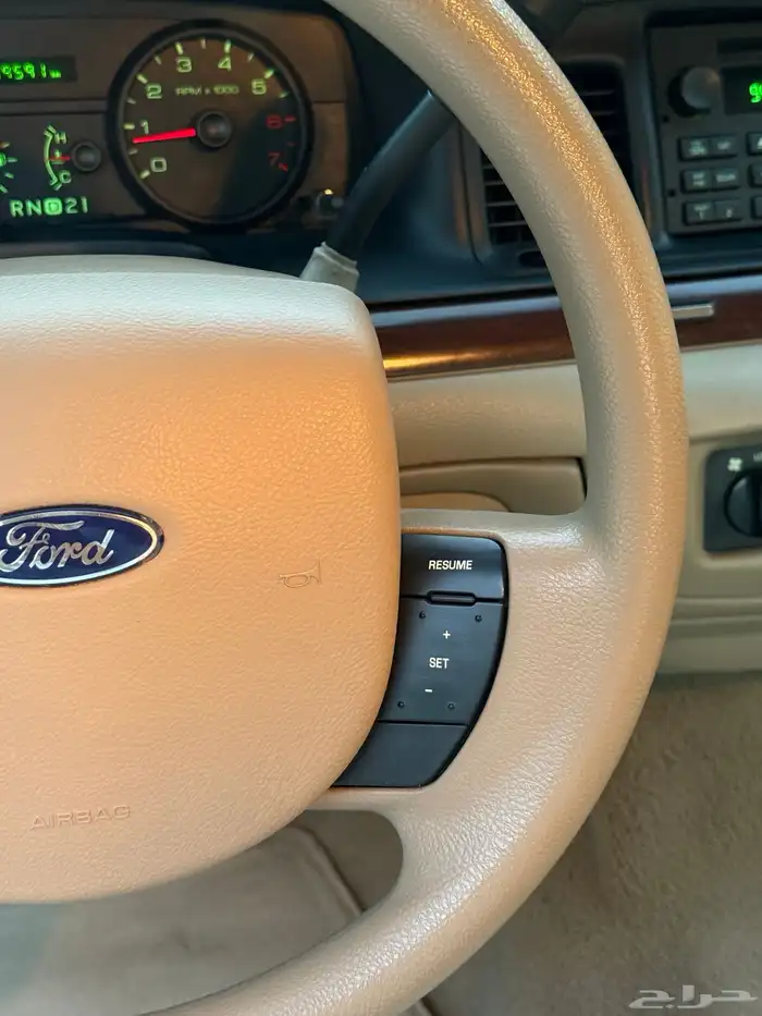 فورد كراون فكتوريا 2011 كحلي سعودي شد بلد عداد قليل 82