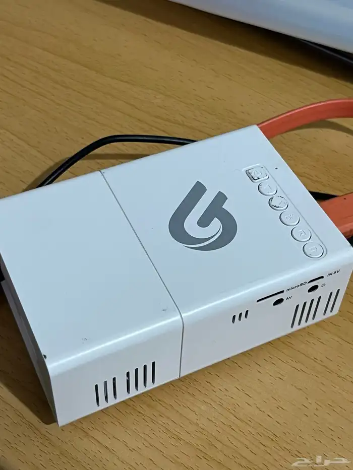 للبيع جهاز بروجيكتر 1