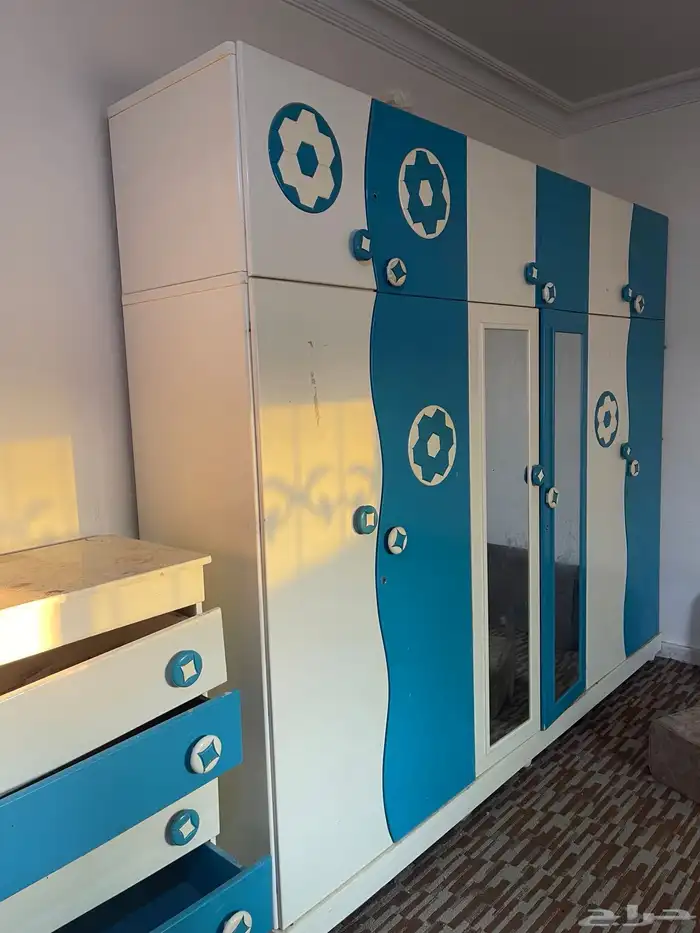 دولاب خشب كبير 0