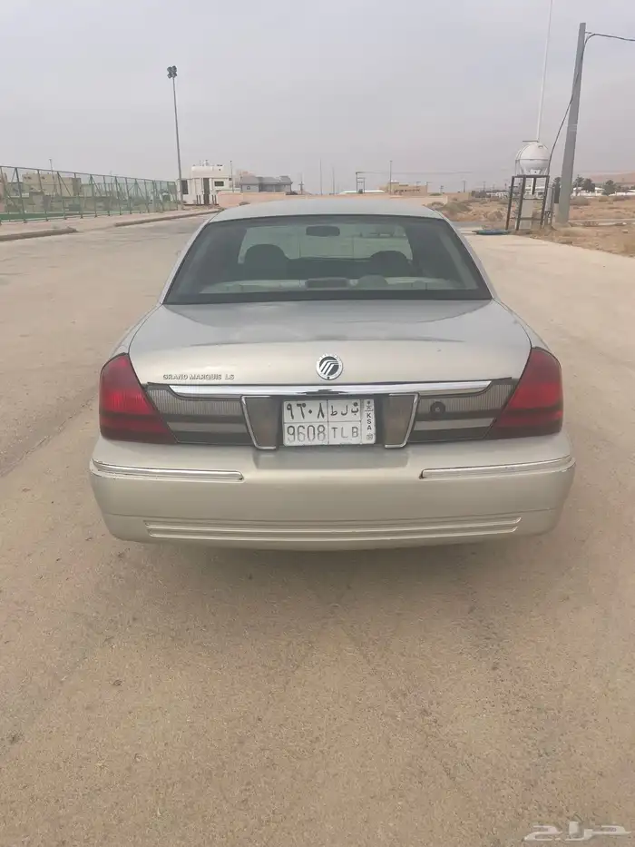 للبيع فورد ماركيز 2010 4