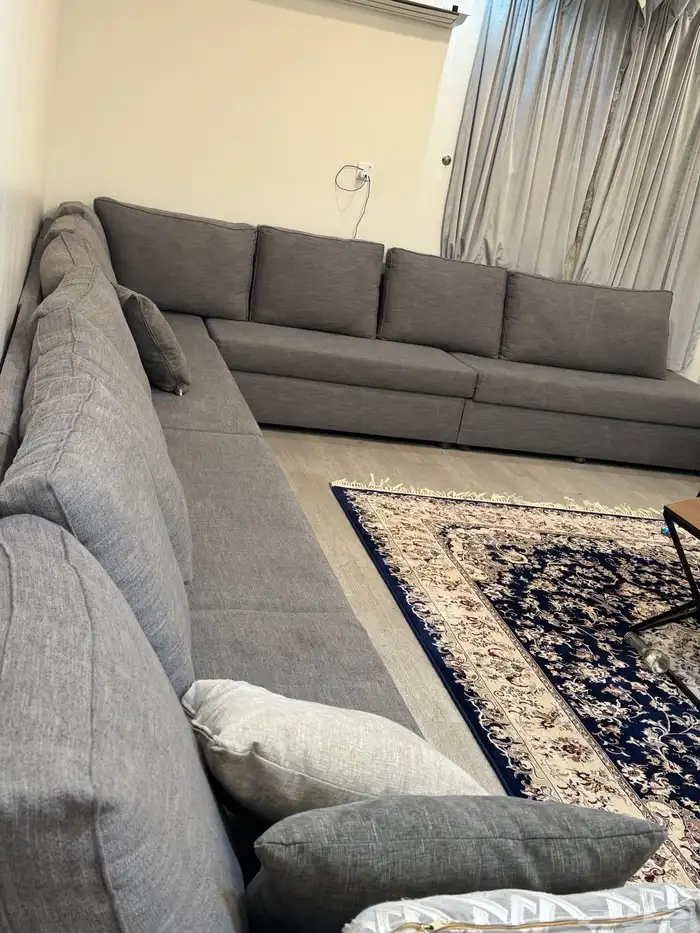 كنب مستعمل علي شكل حرفL نظيففف مررره وشبه جديد معا الستاره 1