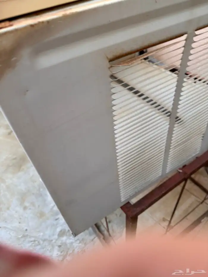 مغسله مع باب خشب مع اربعه شبوك مكيفات مع تسريحه حديد 10