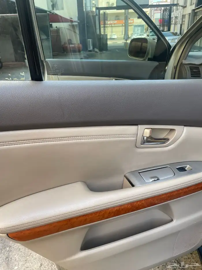 سيارة لكزس ار اكس 2004 4