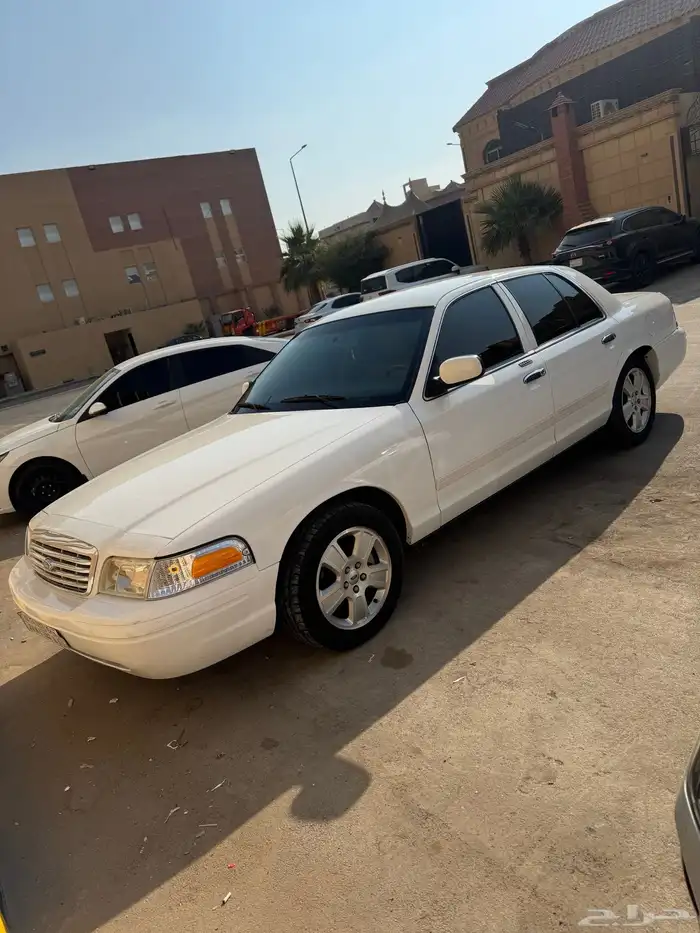 فورد كراون 2011 0