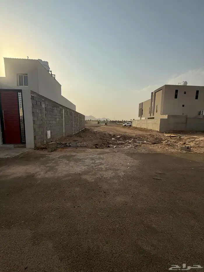 للبيع ارض في حي الزهرة (ج) م 230 شارع 14م غربي 24