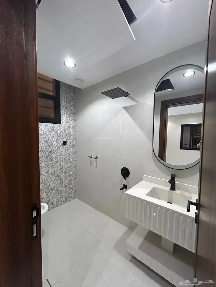 للبيع شقق أرضية وأرواف علوية تشطيب ممتاز مخطط قرطبة المحالة 14