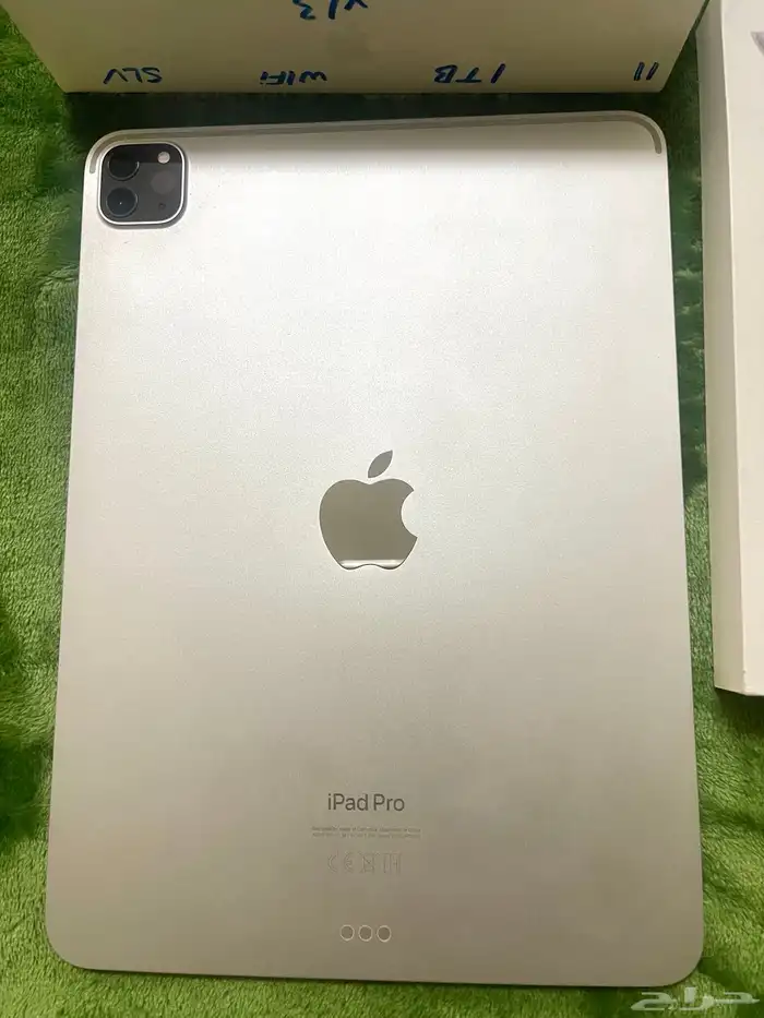 apple Ipad 1Tb pro M2 11  4th Gen Keyboard Pen 1