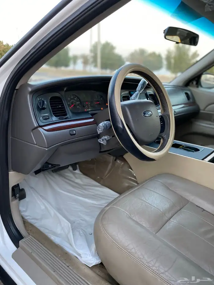 فورد كراون فكتوريا 2011 وكالة 14