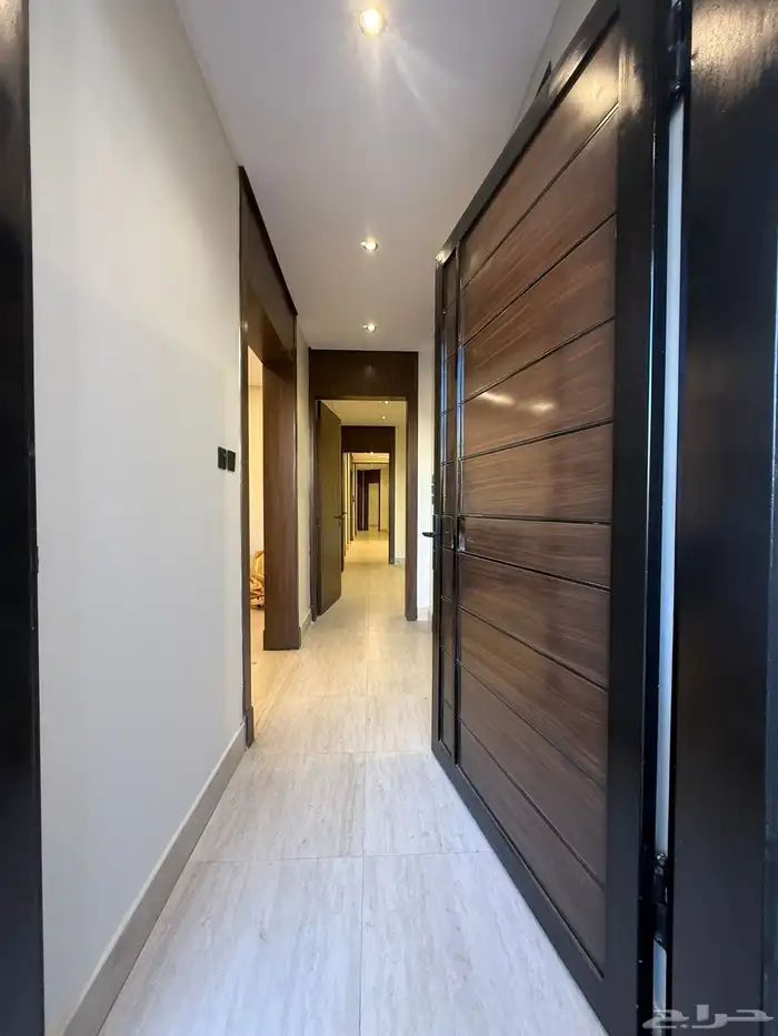 للبيع شقق ارضيه ببايكة سيارة وشقق علويه في ابها حي المنسك 4