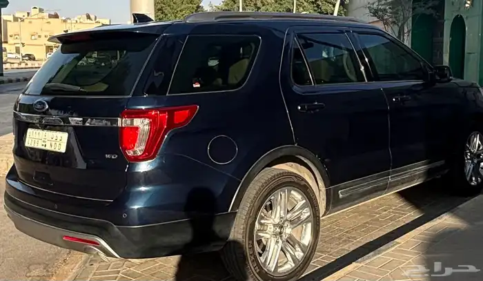 اكسبلورر المالك الأول XLT مع دبل 6