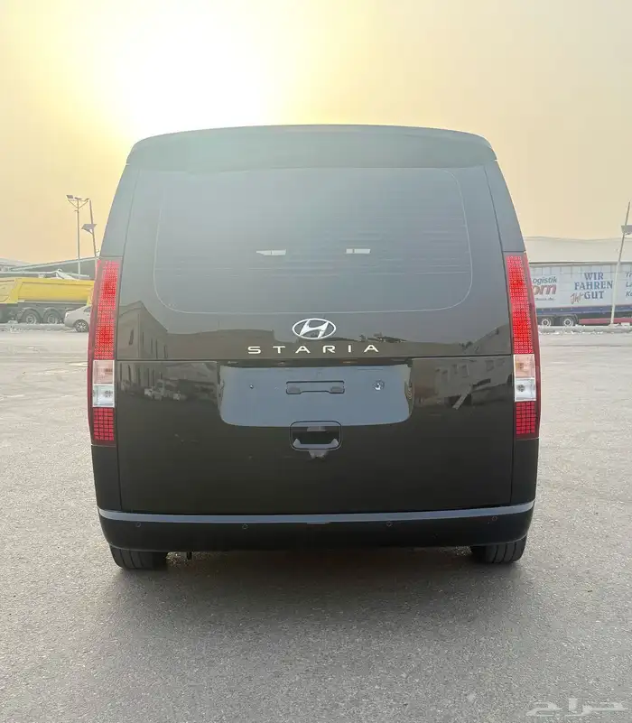 هونداي استاريا 2022 ديزل 12 راكب شبه جديد للبيع 4