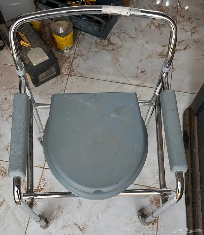 عربة دورة مياه لكبار السن 1