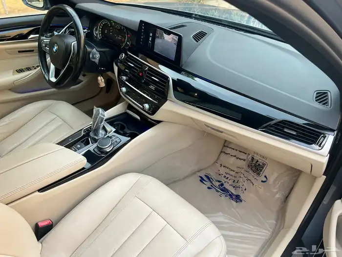 بي ام دبليو 2018 520i (بحالة ممتازة) 18