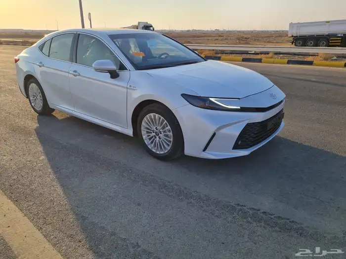 كامري 2026 E بنزين محرك 2.5 رمادي -اسود-ابيض 8