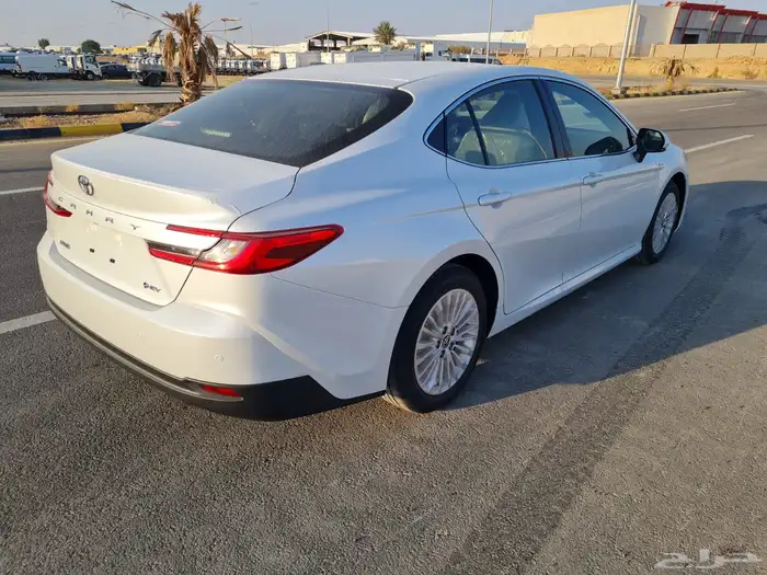 كامري 2026 E بنزين محرك 2.5 رمادي -اسود-ابيض 7