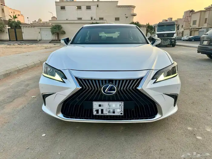 لكزس es300h 2019 نظيف جدا 2