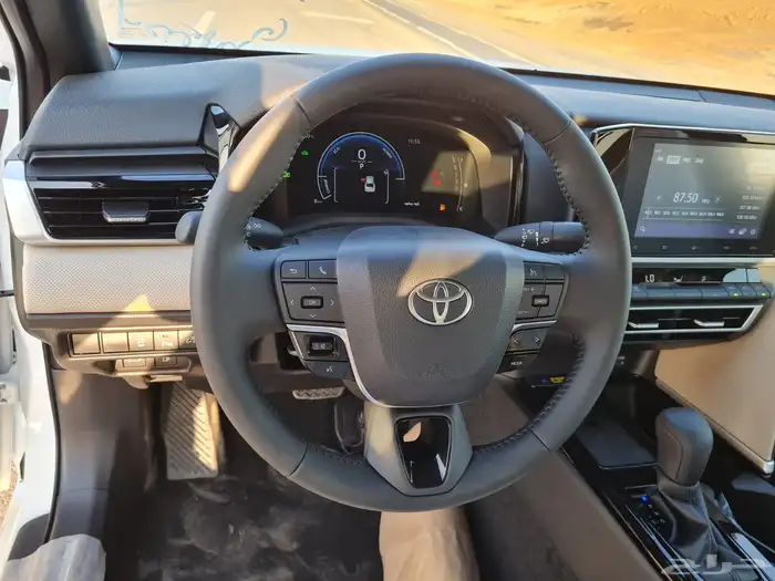 كامري 2026 E بنزين محرك 2.5 رمادي -اسود-ابيض 18