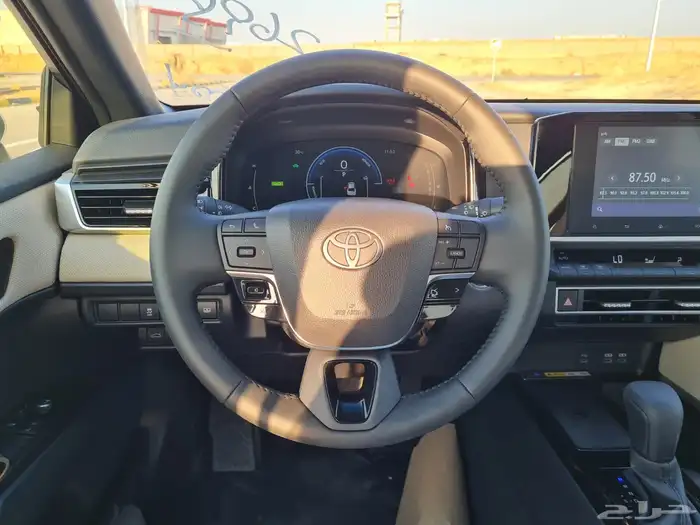 كامري 2026 E بنزين محرك 2.5 رمادي -اسود-ابيض 15