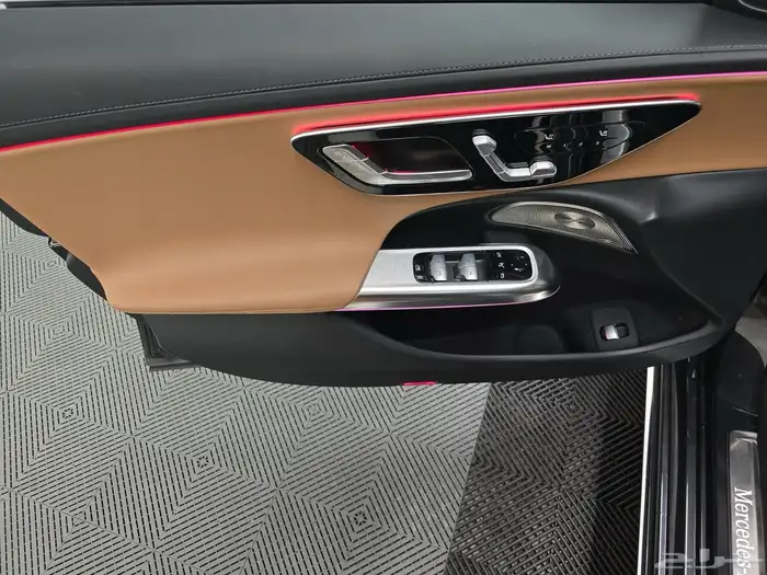 مرسدس E350 مديل 2015 ثلاث شاشات 5