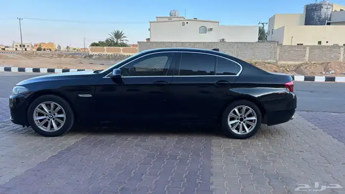 BMW520i موديل 2015 1
