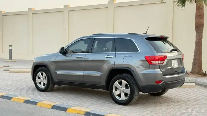 جيب شروكي ليمتد 8 سرندل 5.7 هيمي 2013 4