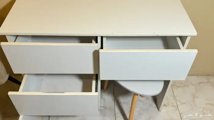 السلام عليكم للبيع تسريحه معه مرايه السعر 250 3