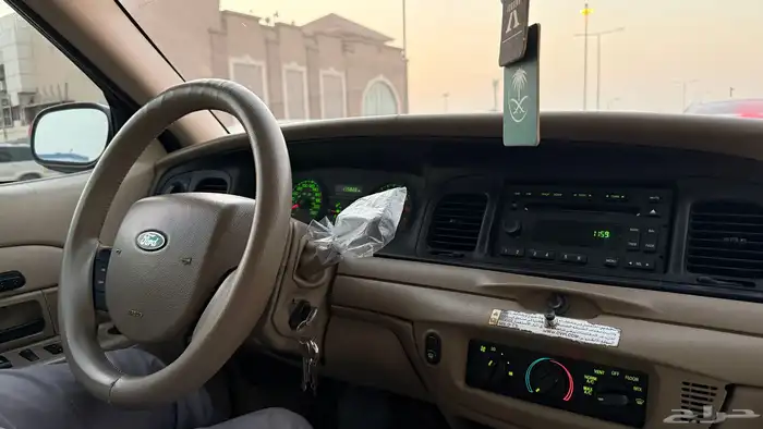 فور كراون فكتوريا 2011 بوليسي 27