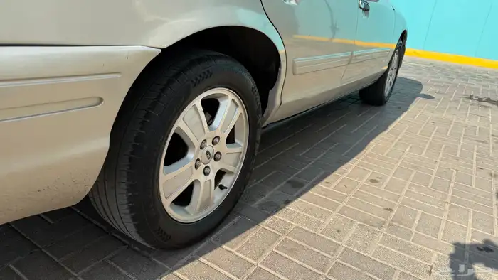 فور كراون فكتوريا 2011 بوليسي 33