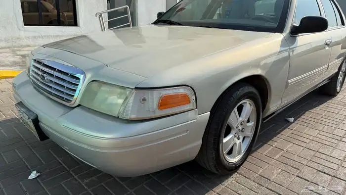 فور كراون فكتوريا 2011 بوليسي 9