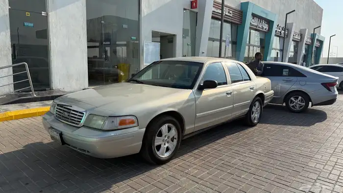 فور كراون فكتوريا 2011 بوليسي 4