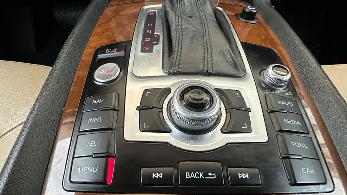 جيب اودي Q7 موديل 2014 فل كامل 21