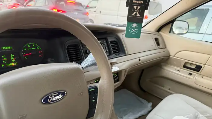 فور كراون فكتوريا 2011 بوليسي 28